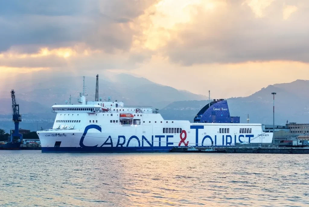 caronte_e_tourist