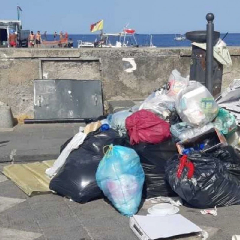 rifiuti-centro-raccolta-eolie